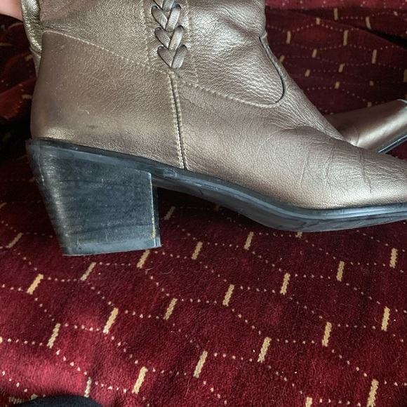 Stuart Weizmann cowboy style gold boots 7.5 - Picture 8 of 8